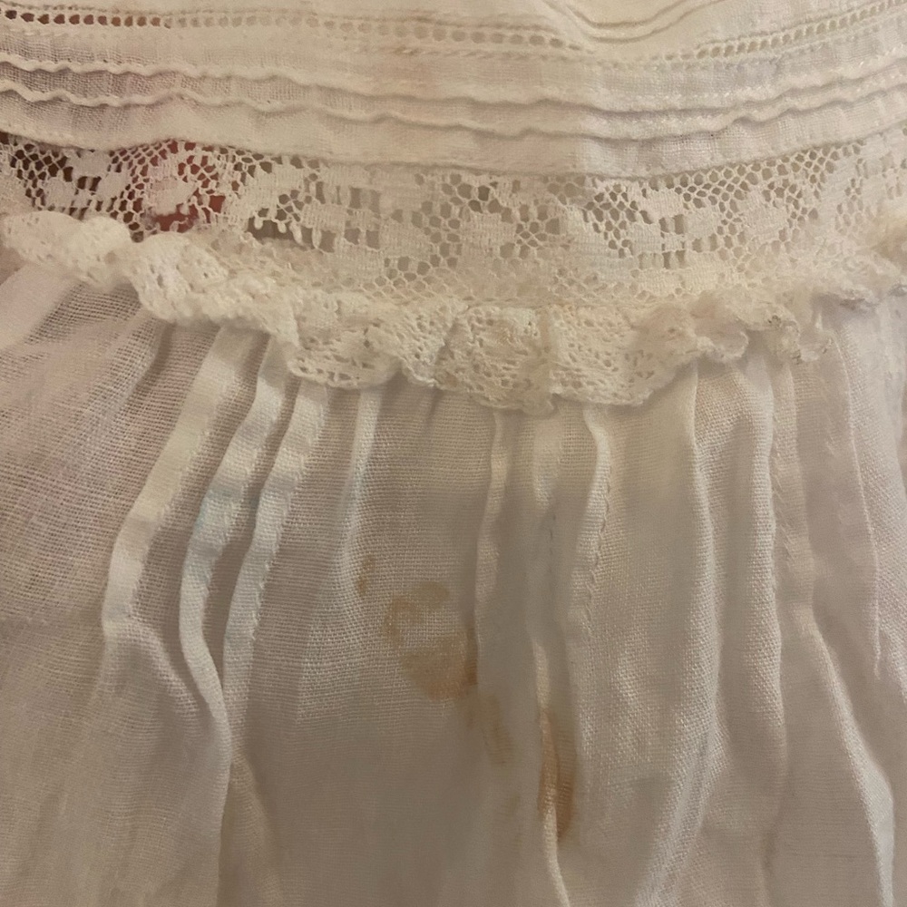 Doen size 2. See picture for stain